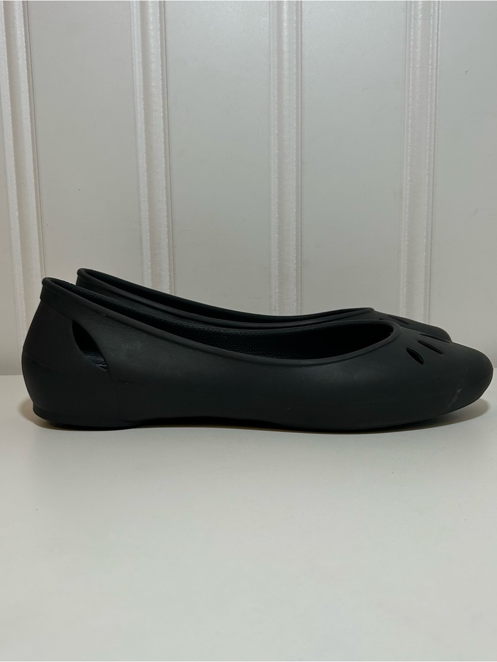CROCS Kelli round toe Women's Black Slip-On Ballet Flats
